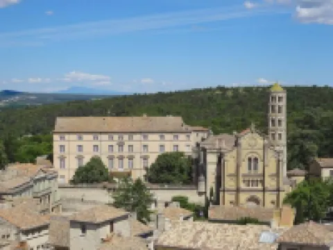 Heated Pool Apartment in Uzes