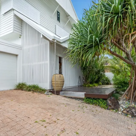 Beachfront 3-Bed with Private Pool & Fireplace