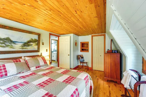 Forest Hideaway in Plainfield: Hike, Paddle & Ski - Kitchens