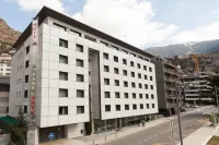 Yomo Mola Park Hotels in 