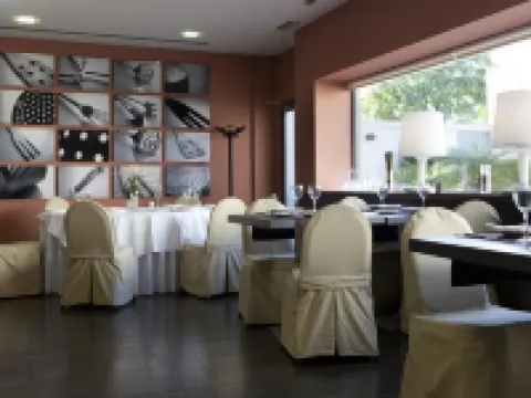 Apartamentos Vértice Sevilla Aljarafe Hoteles en Bormujos