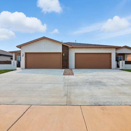 Brand New Cool Comfy Lawrence Retreat 3 Bedroom Duplex