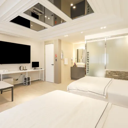 Sharp Hotel