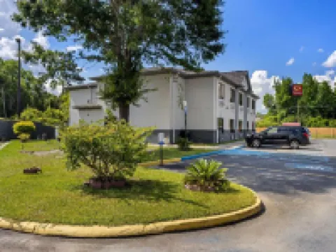 Econo Lodge Hotels in Wayne County