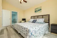 Galveston Bay Views and Pier! San Leon Gulf Getaway