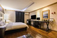 Gwangmyeong Luce - 2 stjerner
