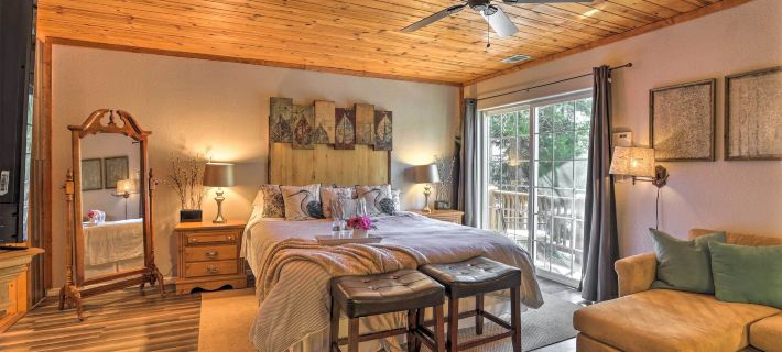 Remodeled Crestline Retreat Walk to Lake Gregory! Hoteles en Crestline