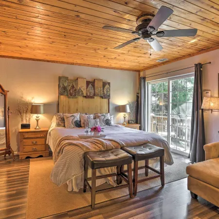Remodeled Crestline Retreat Walk to Lake Gregory!