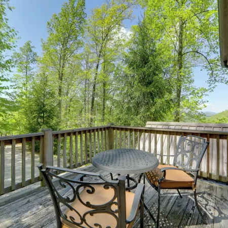 Hot Tub, Fire Pit and Mtn Views Bryson City Escape