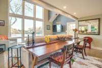 Waterfront Hyannis Home 1 Mi to Ferry and Beach! - Bãi biển