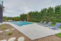 Stunning Westhampton Beach Home w/ Private Pool - Parkplatz