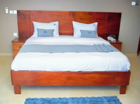 บลู ท็อป โมเทล เอ็มบารารา โรงแรมใน