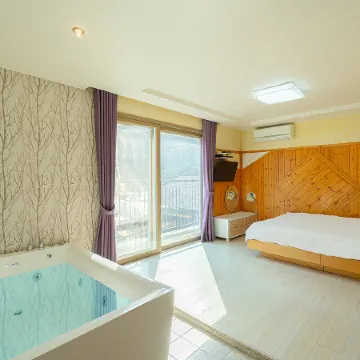 Gapyeong Maronie Spa Pension Отели рядом с достопримечательностью «Интерактивный художественный музей»
