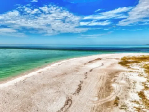 Renovated 2bed / 1bath North End of Anna Maria, 2min walk to the beach