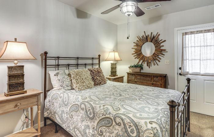 4,800-sq-ft Cabin w/ Creek Access in Caulfield