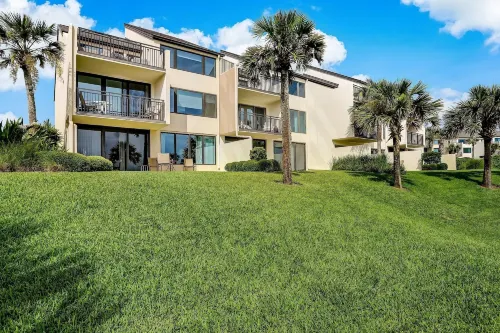 Pet Friendly 2 Bedroom Villa w/ Pool - Captain's Court