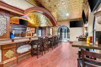 Clarion Hotel Branson - bar