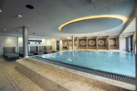 Aparthotel Familiaris - Family Apartments - Pools & Spa in Dolomites