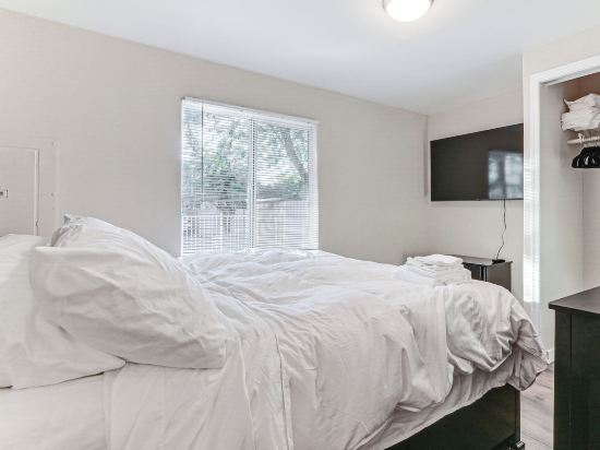 Walkable Haven 1 Mi to Dtwn Phoenix & Chase Field!