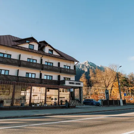 Suru Hotel & Restaurant