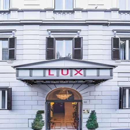 Raeli Hotel Lux
