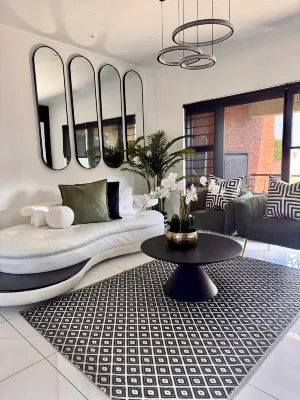 Luxury 2 Bedroom Apartment Near Monte Casino, Johannesburg - Private Pools