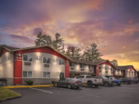 Red Roof Inn Queensbury クイーンズベリーのホテル