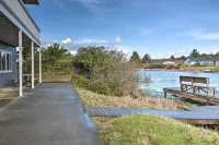 Waterfront Vacation Rental in Ocean Shores - 3-Star