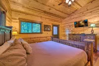 Creekside Broken Bow Cabin w/ Hot Tub & Fire Pit!