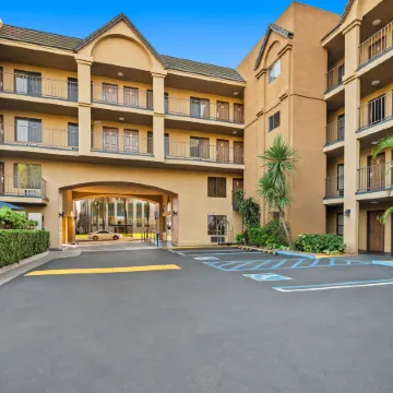 Howard Johnson by Wyndham Pasadena