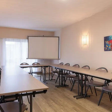 Hôtel l'Empreinte Отели рядом с достопримечательностью «Стадион Шарля-Эрманна»