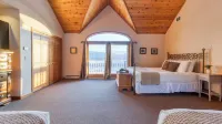 Scenic Catskills Retreat Pool, Hot Tub, Game Room, Lake & Views Mountainview Estate by Avantstay