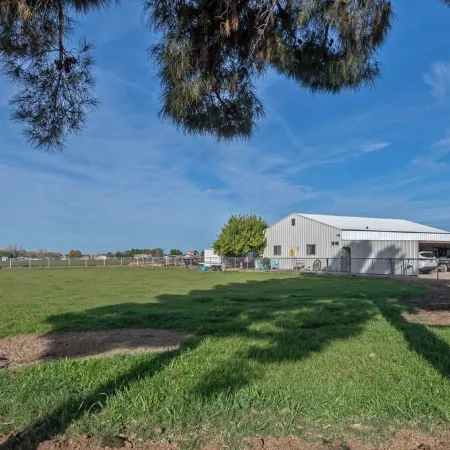 Guest House with horse privilege's, in the country & beautiful neighborhood.