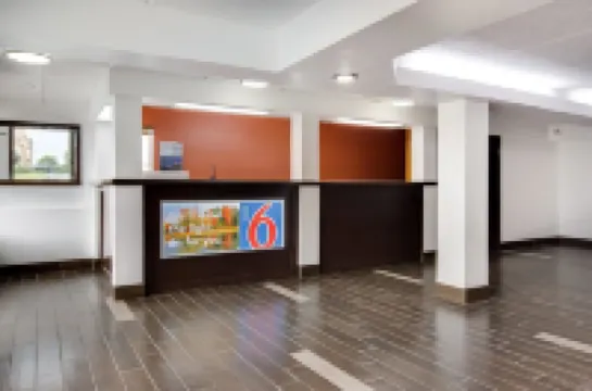 แฟร์บริดจ์อินน์ เอ็กซ์เพรส มาคอน