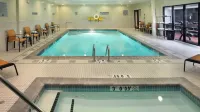 Courtyard by Marriott Providence Warwick - Swimmingpools