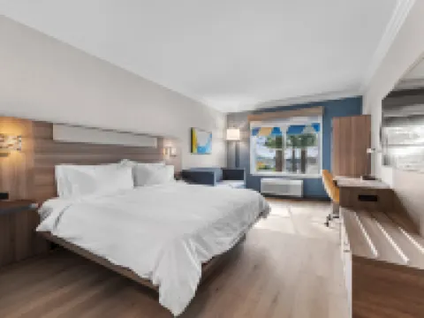 Holiday Inn Express & Suites SANTA CRUZ by IHG Hotels in Santa Cruz