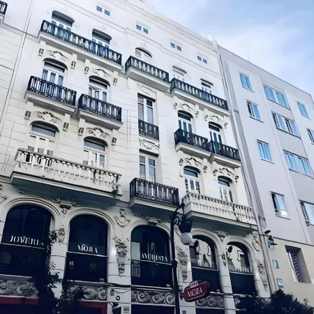 Sweet Hotel Continental Отели рядом с достопримечательностью «Башни Серранос»