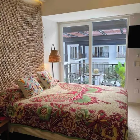 The Bird’s Nest Studio: Steps from the Beach