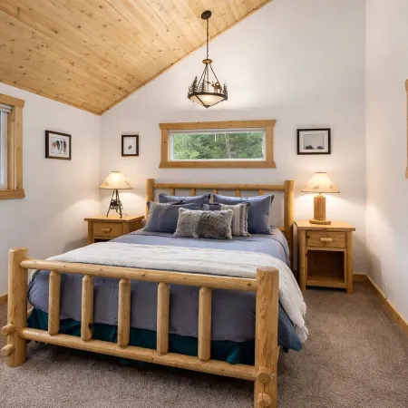 Rivers Edge 2 Bedroom Home by NW Comfy Cabins by RedAwning