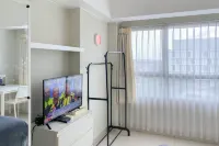 Compact and Warm Studio at Apartment Springlake Summarecon Bekasi By Travelio