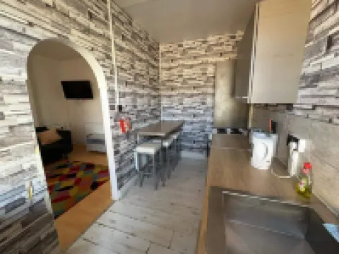 1 Bed- Sleeps 3- Newport Flat