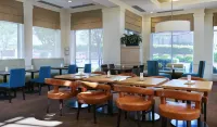 Hilton Garden Inn Charlotte North - Breakfast