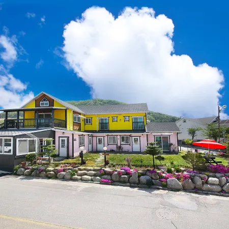 Pyeongchang Daegwanryeong Skyland Pension Отели рядом с достопримечательностью «Аквапарк Peak Island»