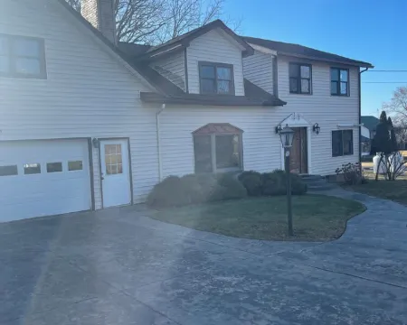 Remodeled Lake House 4 Bed/ 3 bath, Pet Friendly Enjoy Fall on Cayuga Lake! Hotels in Varick