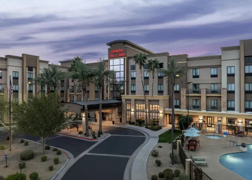 Hampton Inn & Suites Phoenix Glendale-Westgate - 3 estrellas