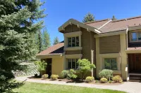 Sunburst 33 - 3BD + Loft + Resort Amenities - Mountain View