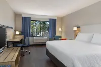 Garner Hotel CORNELIUS LAKE NORMAN by IHG