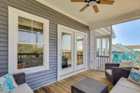 Spacious Coastal Gem on Oak Island 100 Yds to Sand - Beach