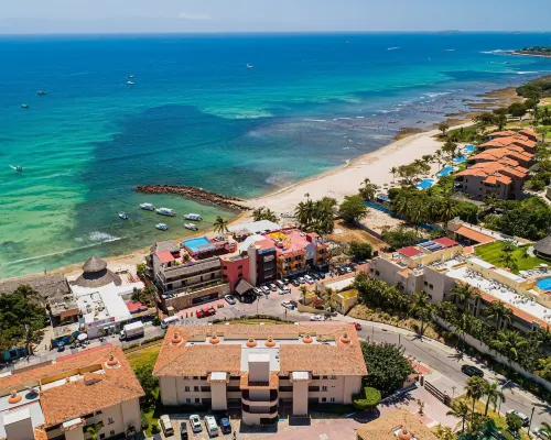 Stylish Apartment Near Beach & Dining With Pool, hot Tub, Tennis, & Large Patio Hotels in Punta de Mita