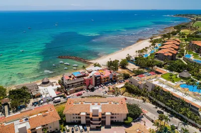Stylish Apartment Near Beach & Dining With Pool, hot Tub, Tennis, & Large Patio Отели в г. 